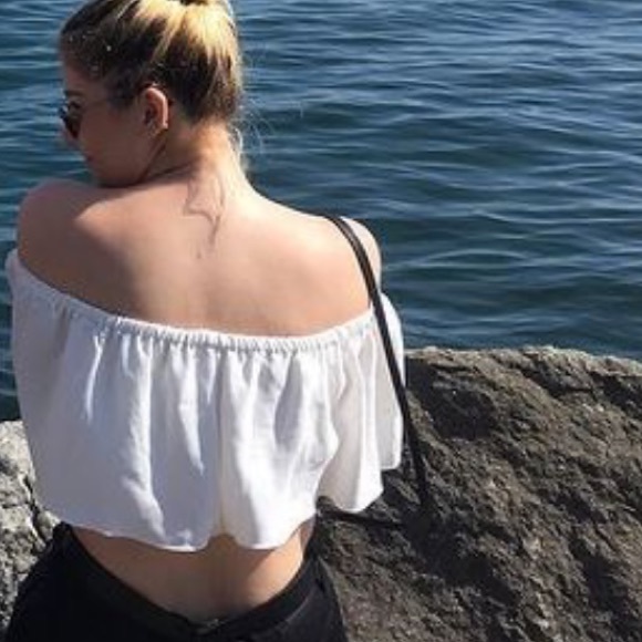 Aritzia Wilfred Off the Shoulder Top - Picture 1 of 4